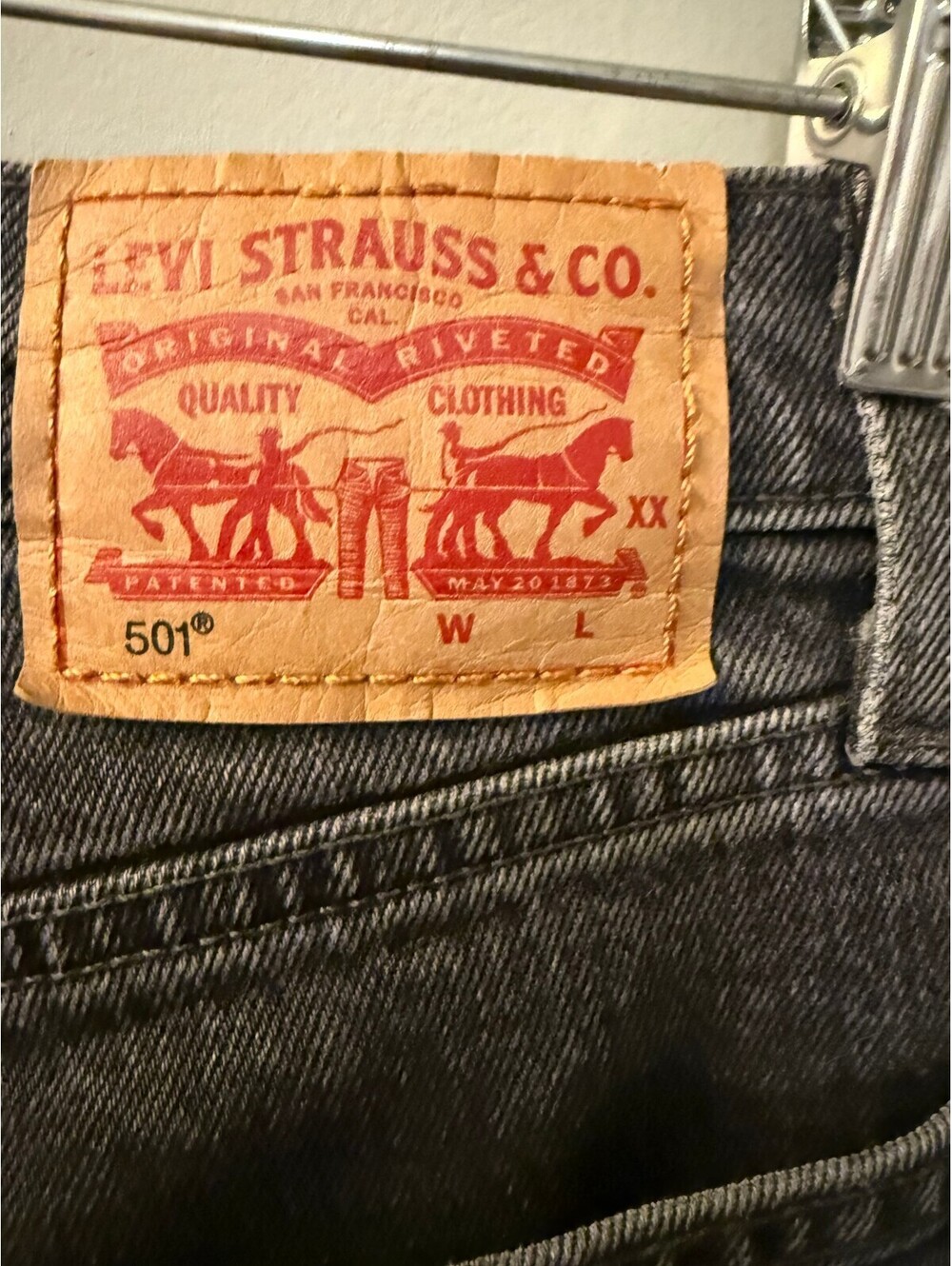 Levi’s 501 Black Washed Raw Hem Jeans W26 L28 Button Fly Straight Leg - Picture 4 of 9